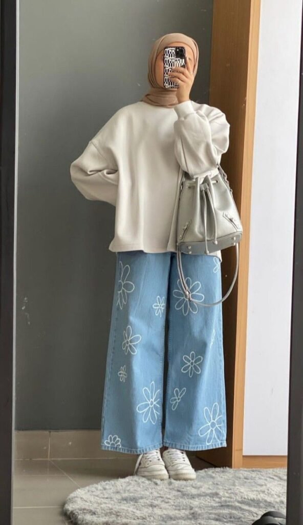 WOMEN'S COLLECTION IN KOTTAKKAL, BEIGE KURTI WITH BLUEPRINTED JEAN