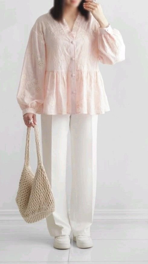 WOMEN'S COLLECTION IN KOTTAKKAL, SOFT PEACH FLOWY DRESS WITH A DELICATE FINISH