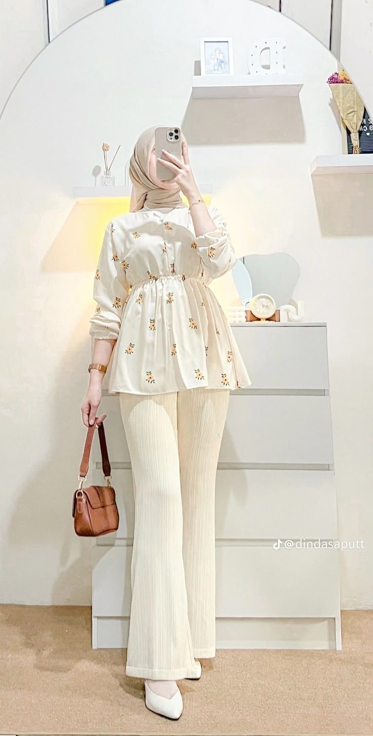 WOMEN'S COLLECTION IN KOTTAKKAL, PASTEL FLORAL KURTI PAIRED WITH WHITE PANTS. LIGHT, COMFORTABLE OUTFIT FOR EVERYDAY WEAR.